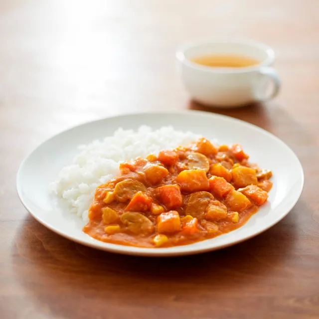 【０辛】素材を生かした 辛くない 国産りんごと野菜のカレー 180g