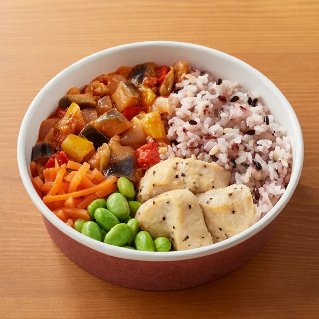 １／３日分の野菜を使った雑穀ごはん ラタトゥイユとペッパーチキン