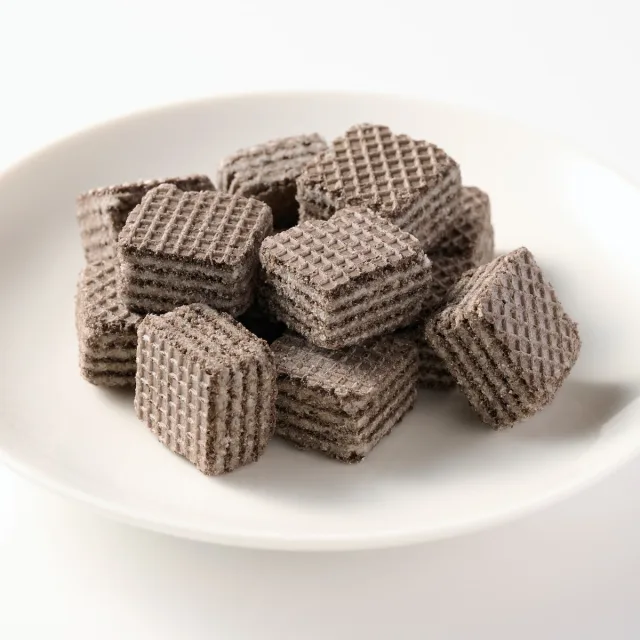 ひとくちブラックウエハース　バニラクリーム 110g