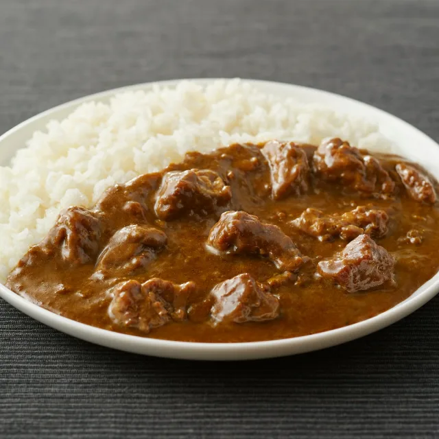 【３辛】不揃いの牛肉でつくった焙煎スパイスの大盛りカレー