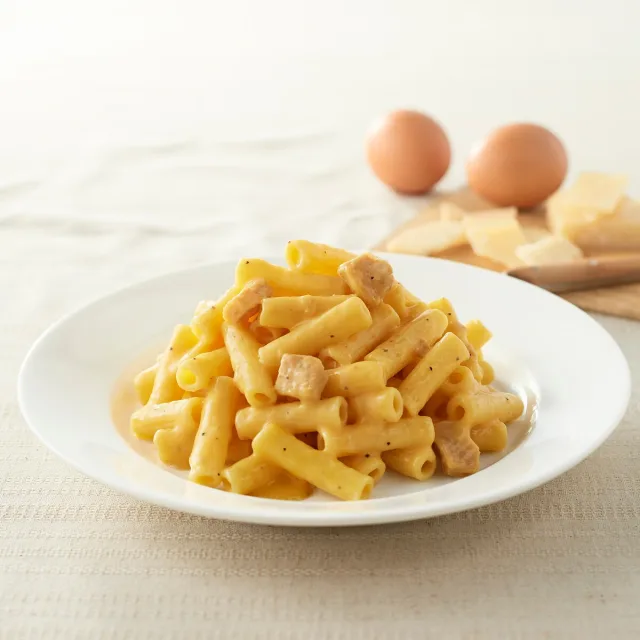 素材の旨みひきたつパスタソース　卵黄とチーズのカルボナーラ