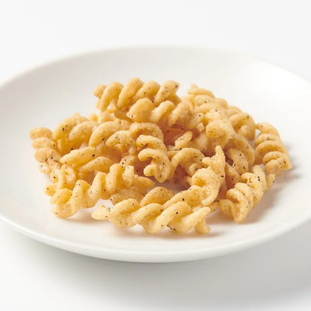 糖質１０ｇ以下のお菓子　パスタスナック　ブラックペッパー味